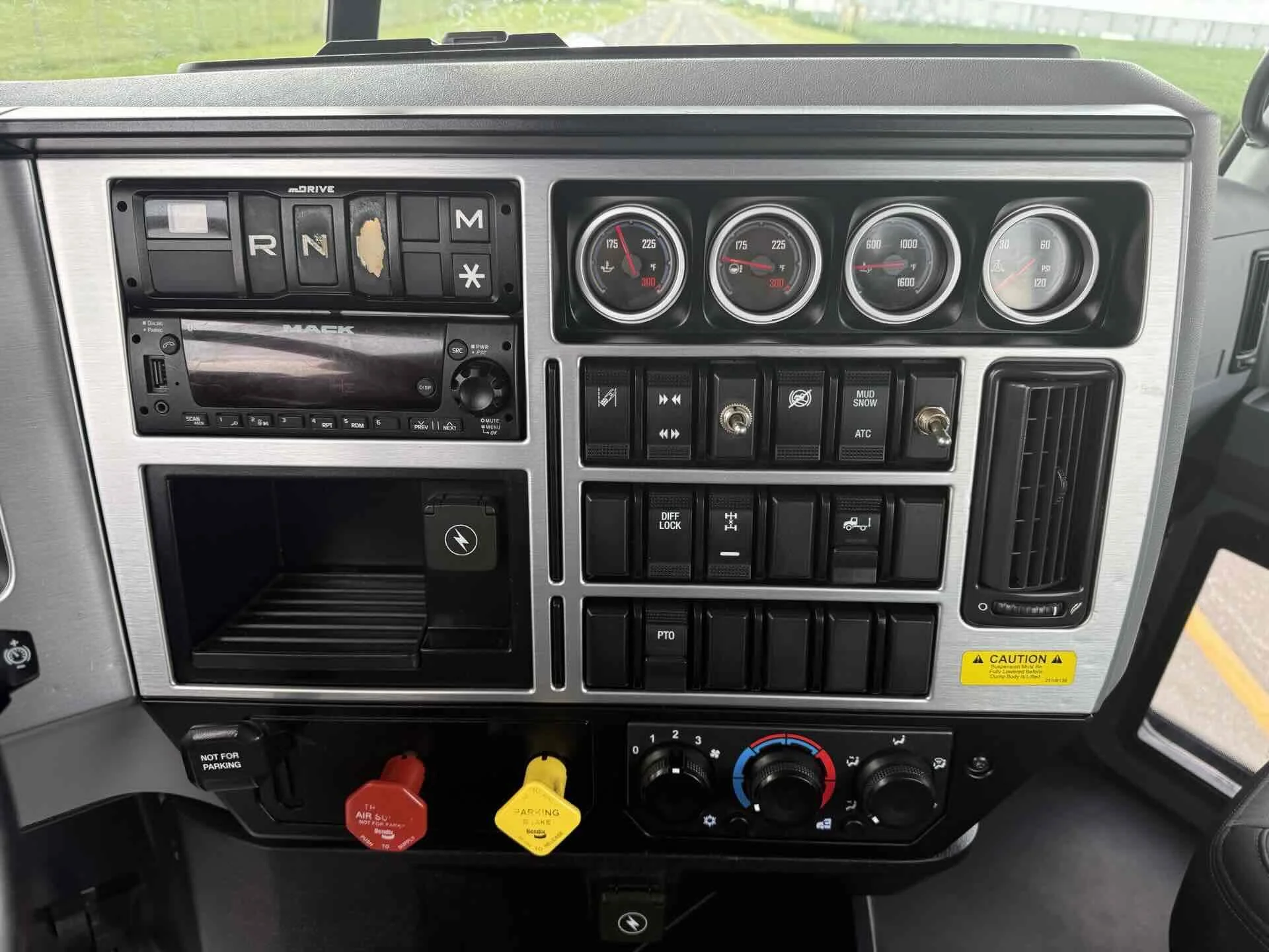 2024 Mack Pinnacle in Decatur, IL — photo 12
