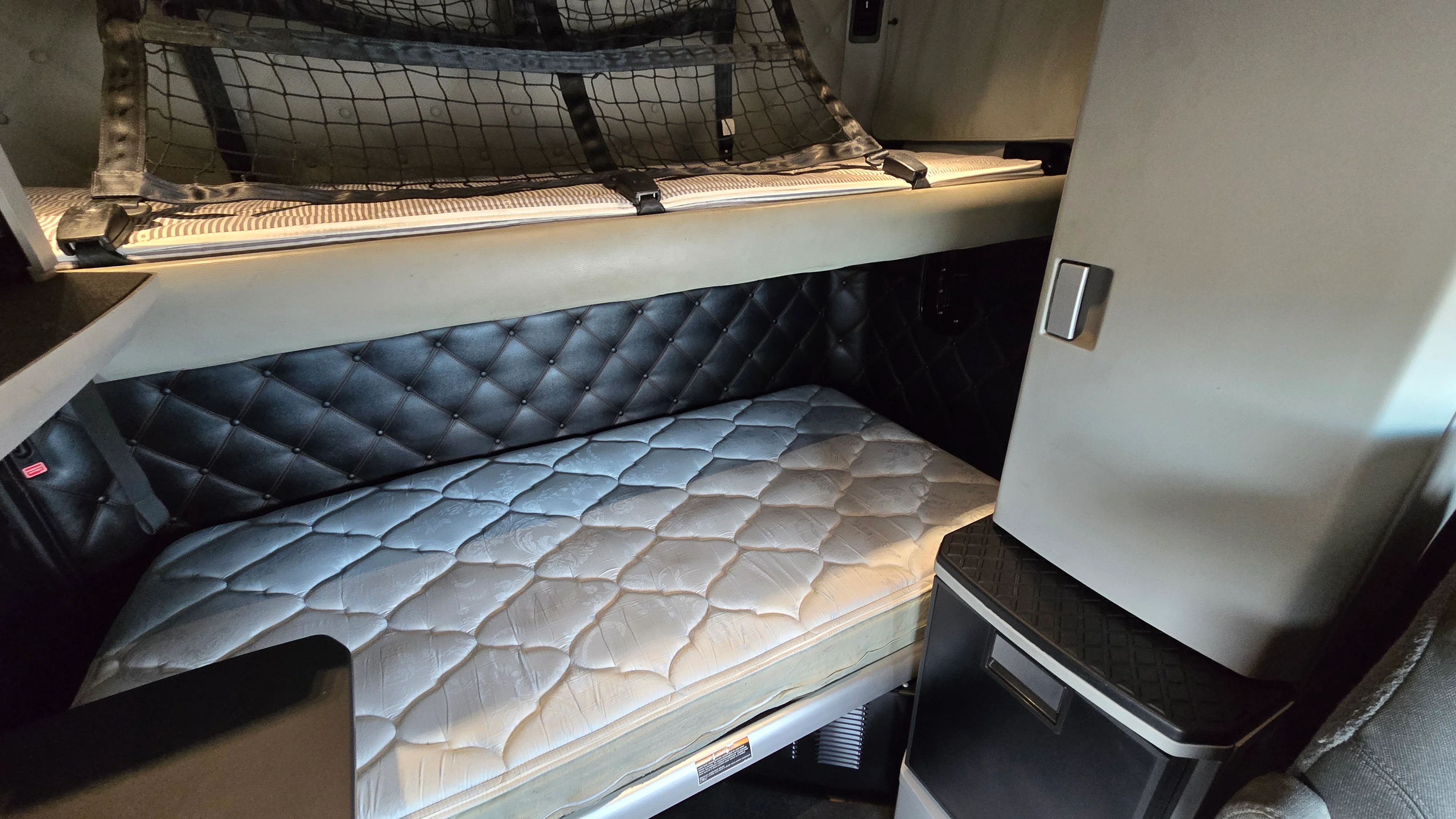 2023 Kenworth T880 - image 11