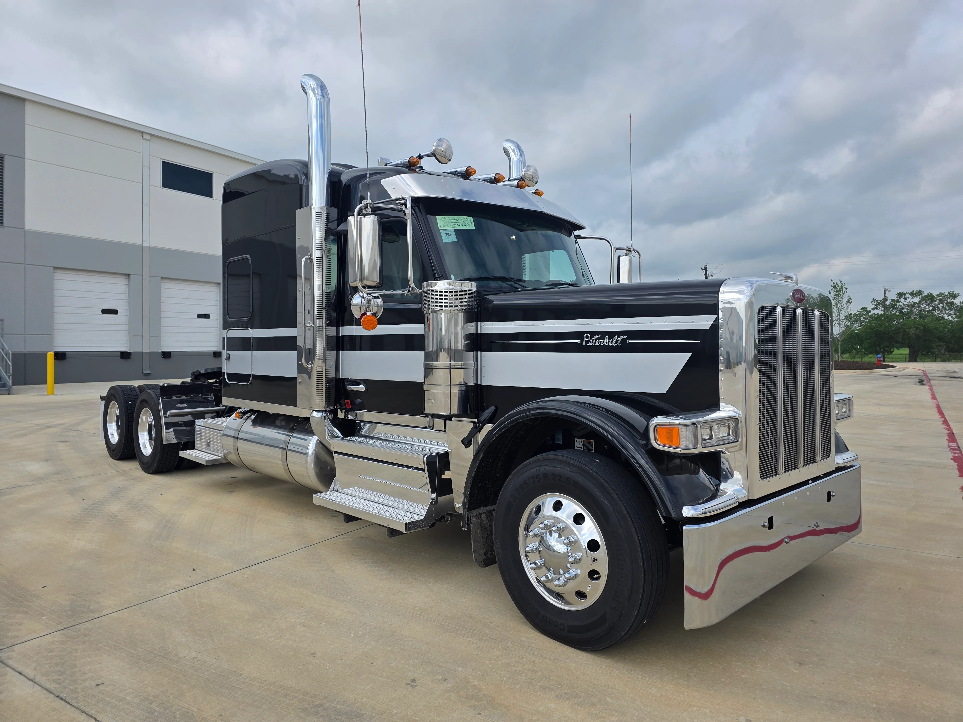 2027 Peterbilt 589 — photo 7