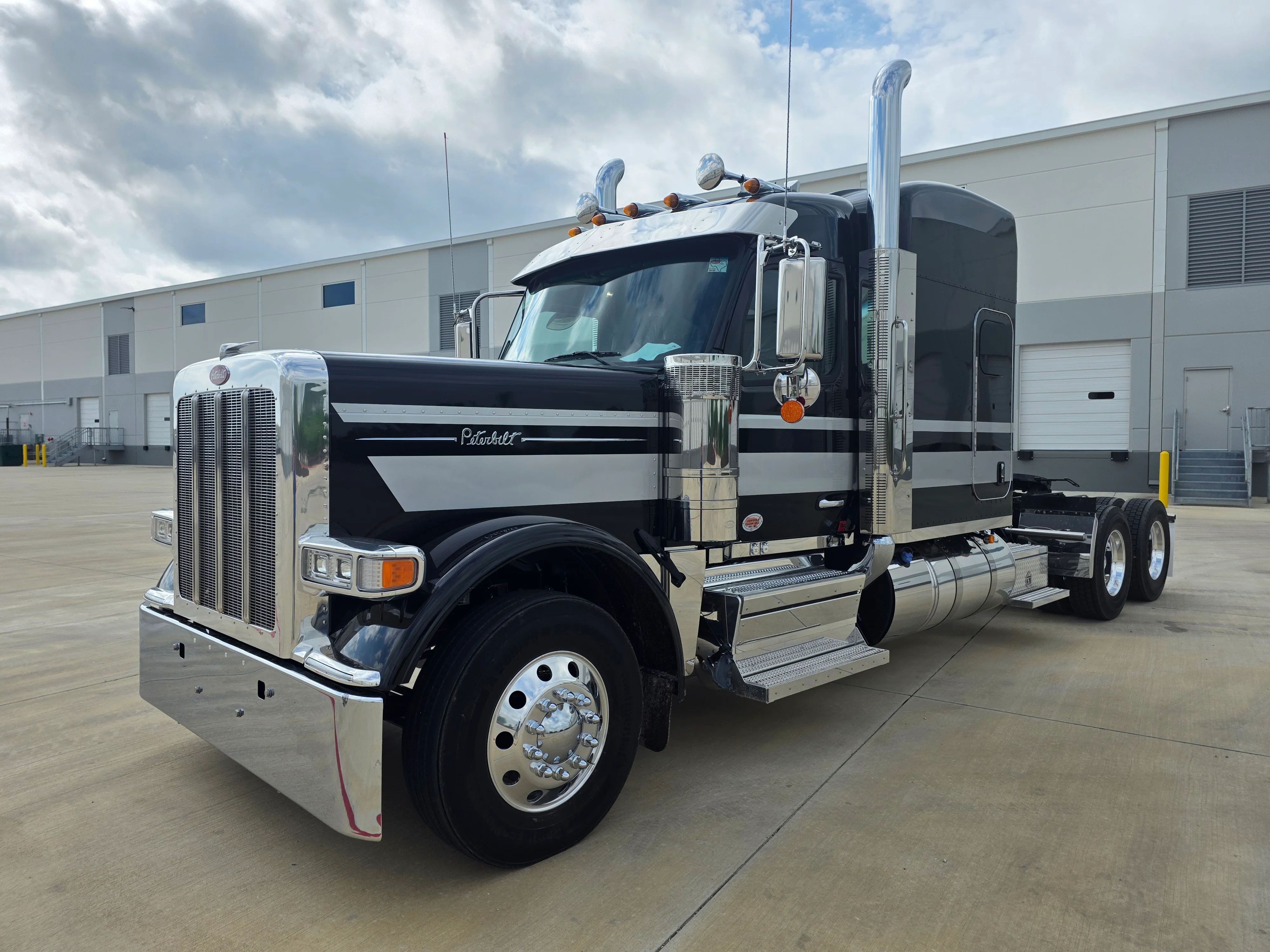 2027 Peterbilt 589
