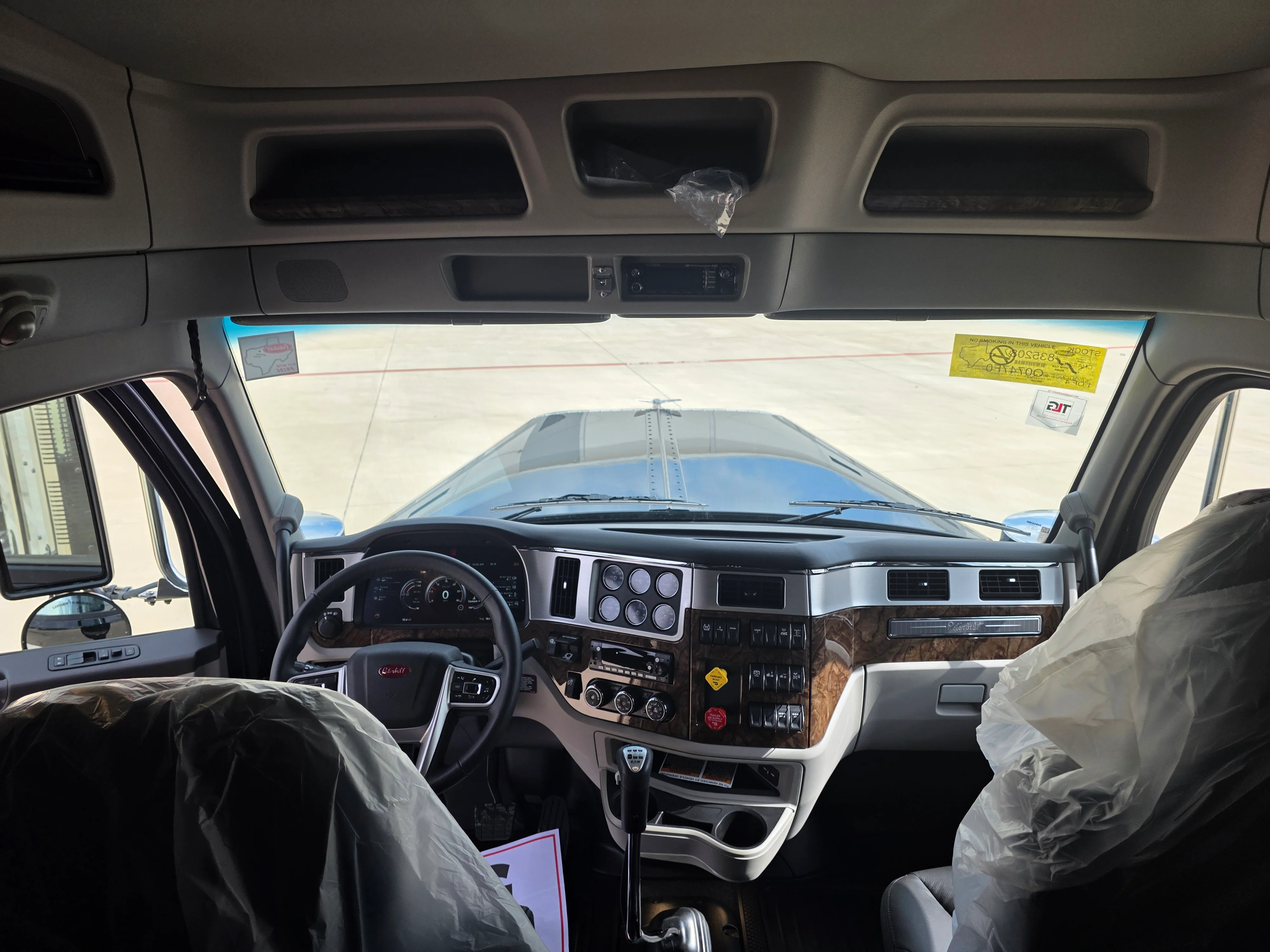 2027 Peterbilt 589 — photo 13