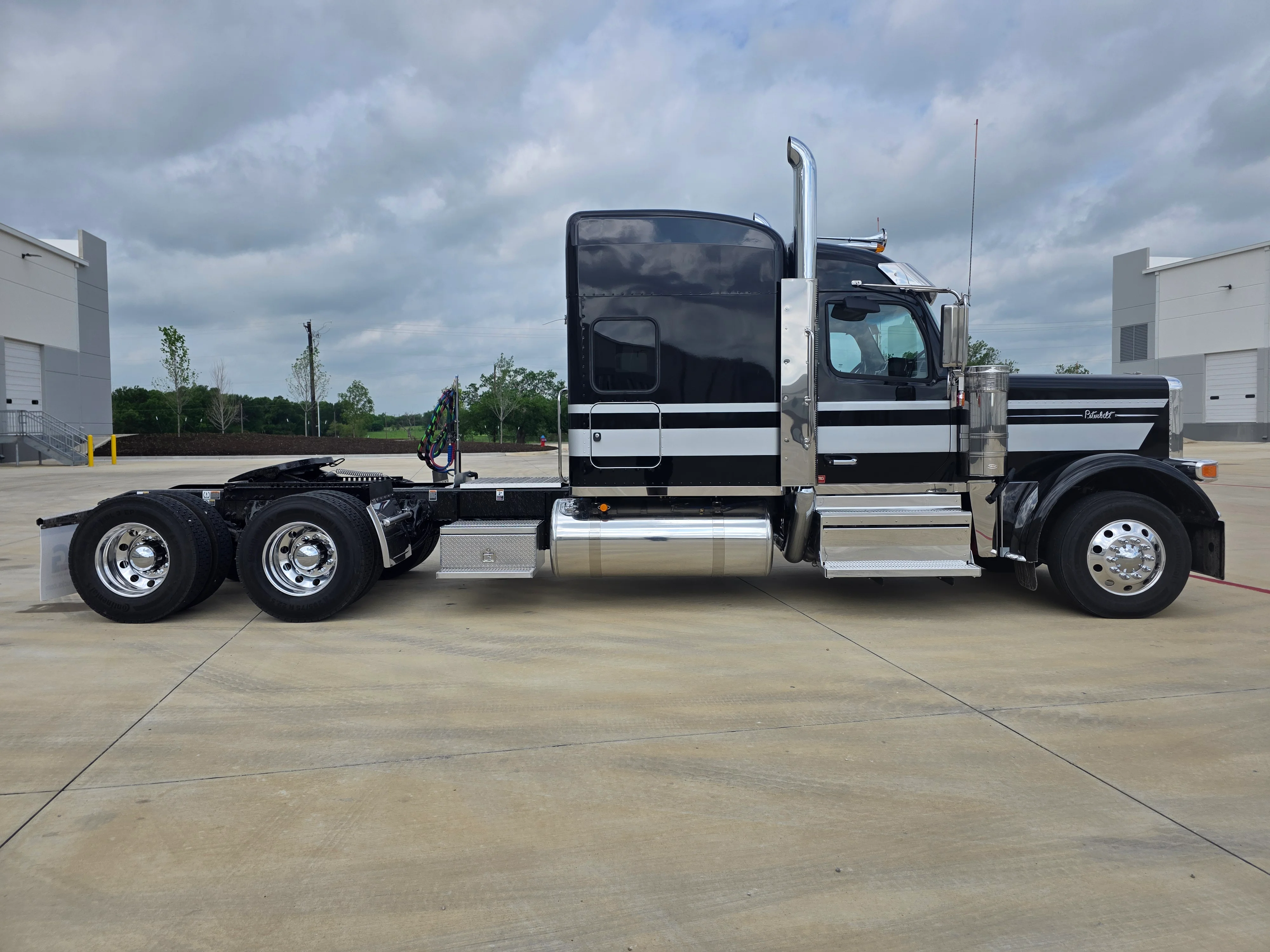 2027 Peterbilt 589 — photo 6