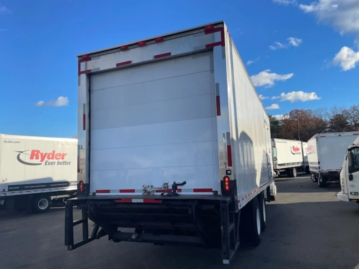 2017 Freightliner M2 106 - image 4