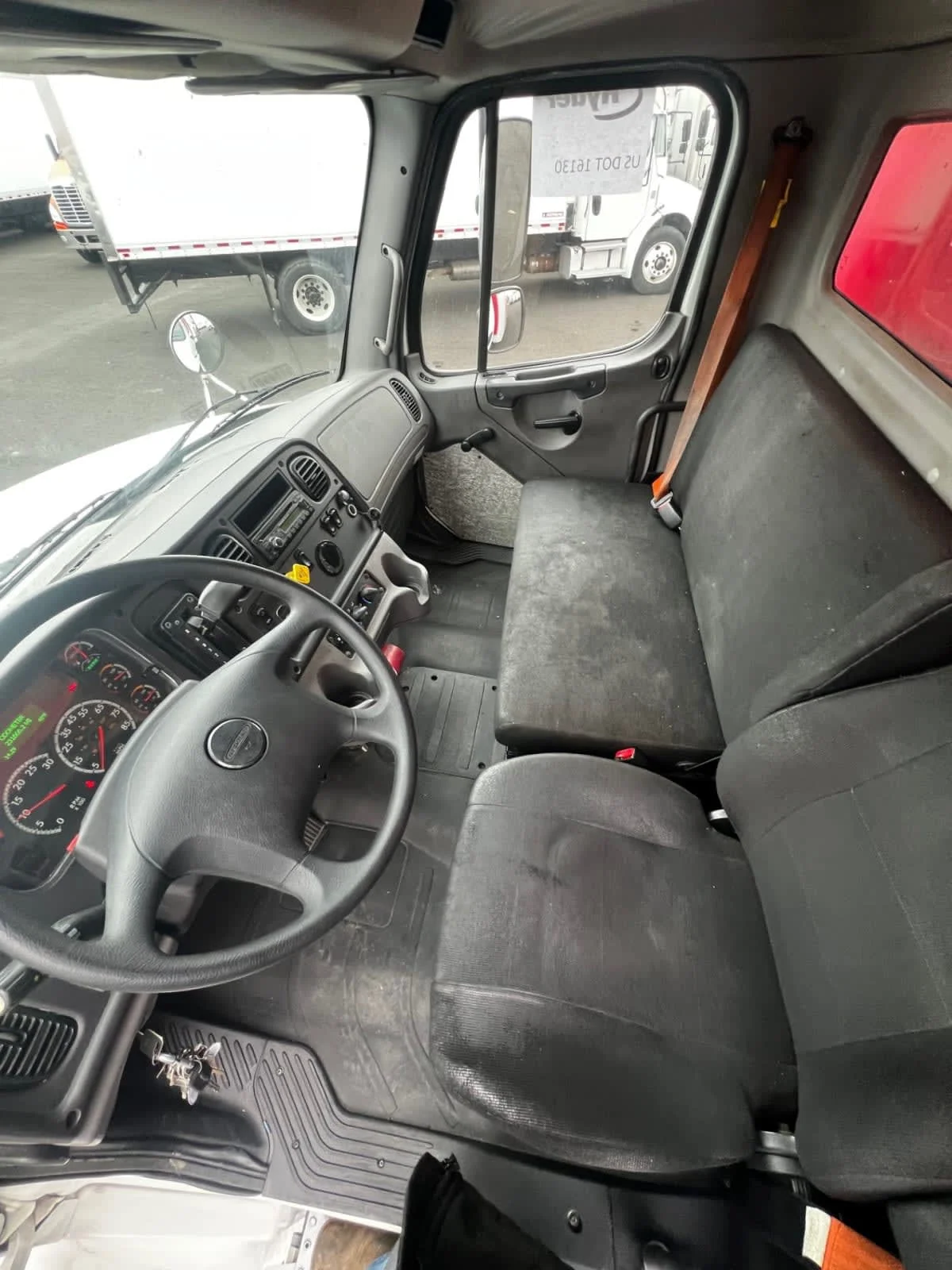 2017 Freightliner M2 106 - image 7