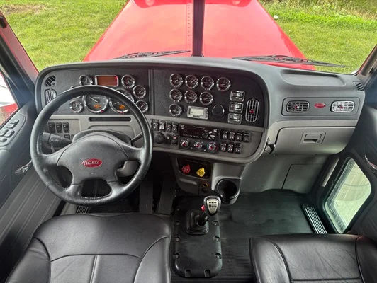 2020 Peterbilt 389 in Omaha, NE — photo 3