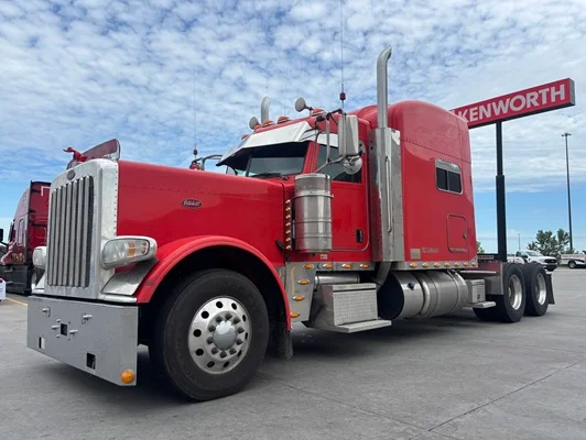 2020 Peterbilt 389 in Omaha, NE — photo 2
