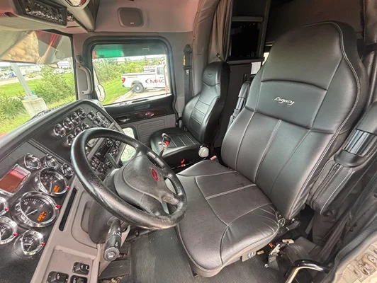 2020 Peterbilt 389 in Omaha, NE — photo 6