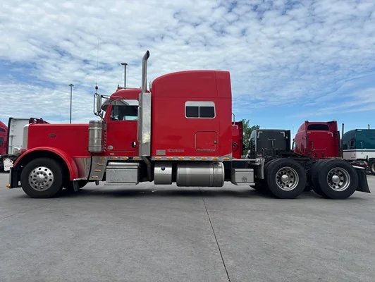 2020 Peterbilt 389 in Omaha, NE — photo 5