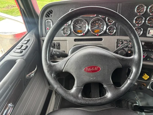 2020 Peterbilt 389 in Omaha, NE — photo 7