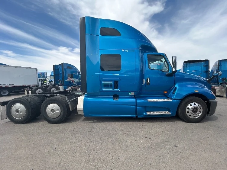 2021 International LT in El Paso, TX — photo 8