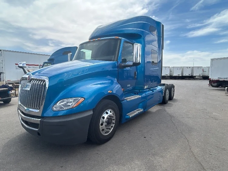 2021 International LT in El Paso, TX — photo 3