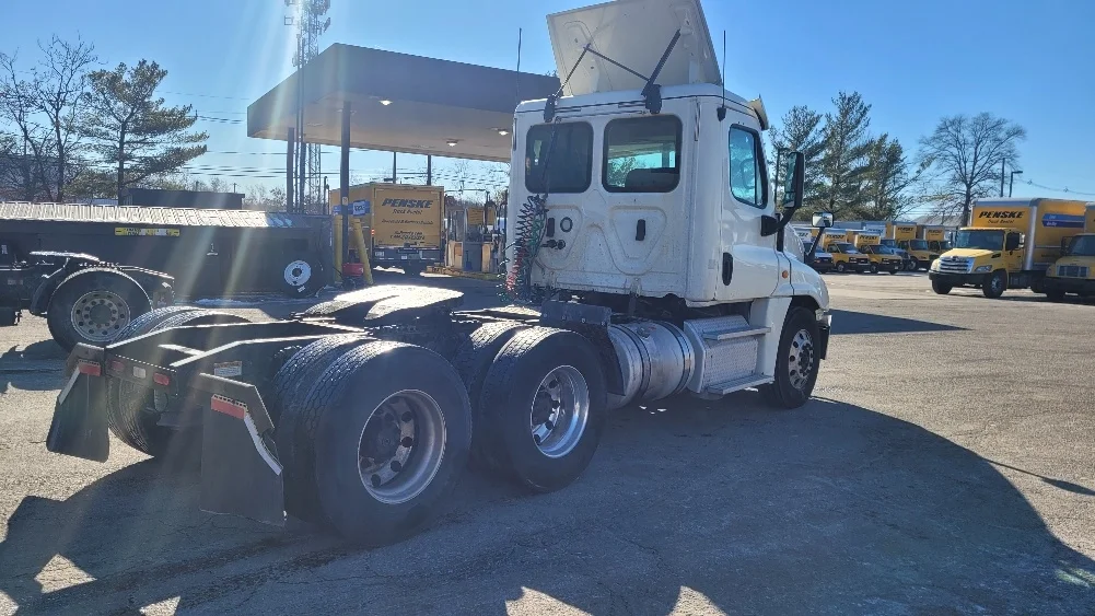 2018 Freightliner Cascadia - image 7