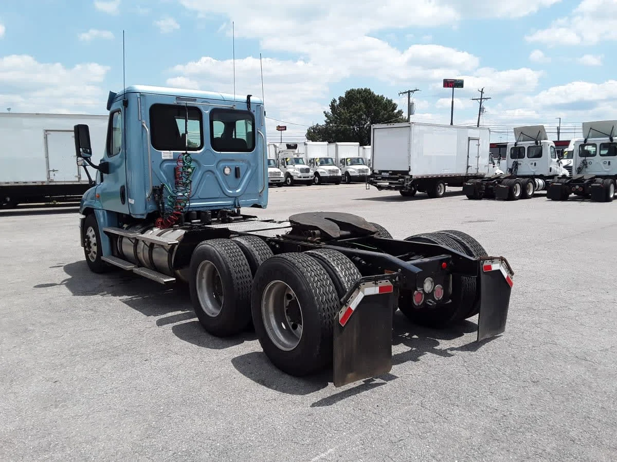 2018 Freightliner Cascadia in La Vergne, TN — photo 6