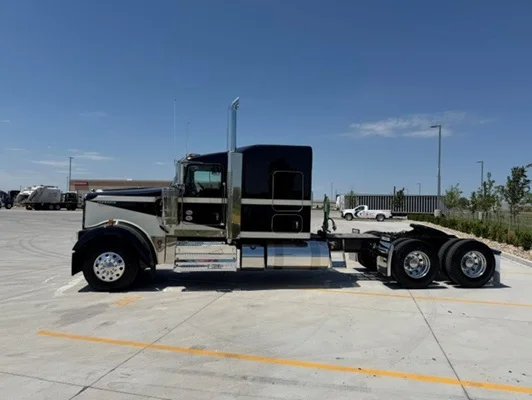 2027 Kenworth W900 in Ankeny, IA — photo 9