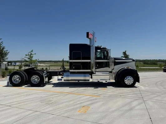 2027 Kenworth W900 in Ankeny, IA — photo 10