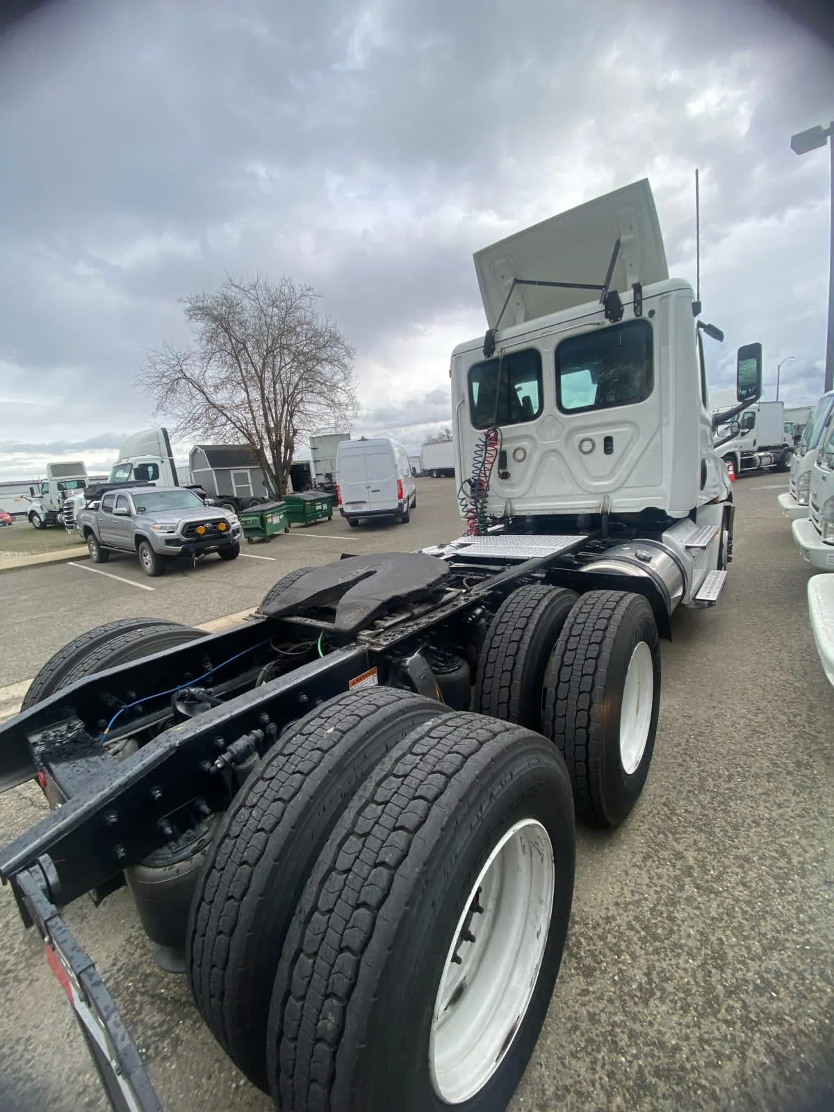 2020 Freightliner Cascadia - image 4