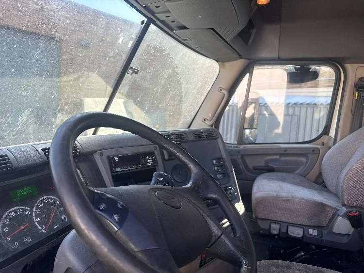 2019 Freightliner Cascadia in Baltimore, MD — photo 10
