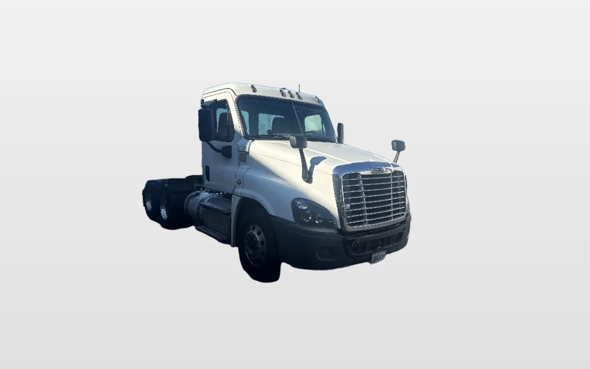 2019 Freightliner Cascadia - image 1