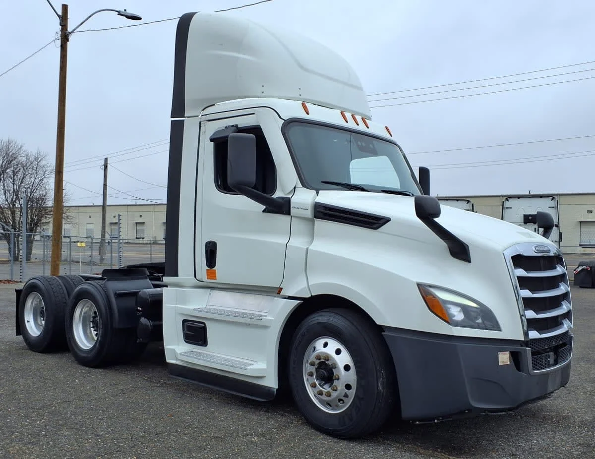 2022 Freightliner Cascadia in Memphis, TN — photo 3