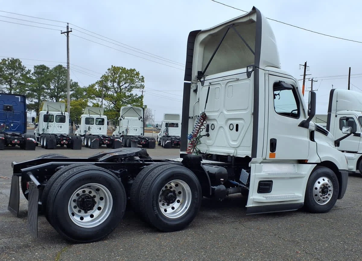2022 Freightliner Cascadia in Memphis, TN — photo 4