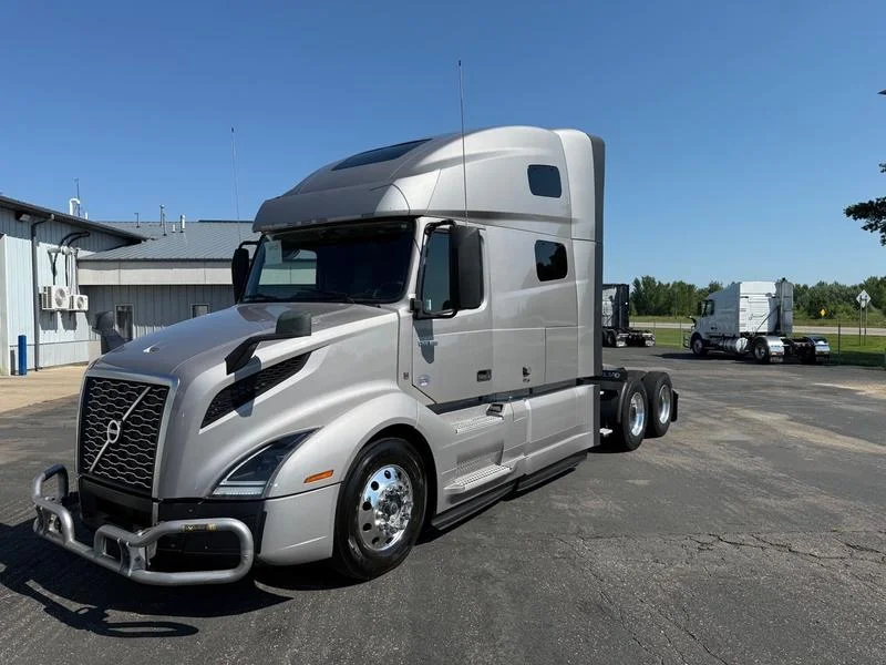 2022 Volvo VNL 760 in Sauk Rapids