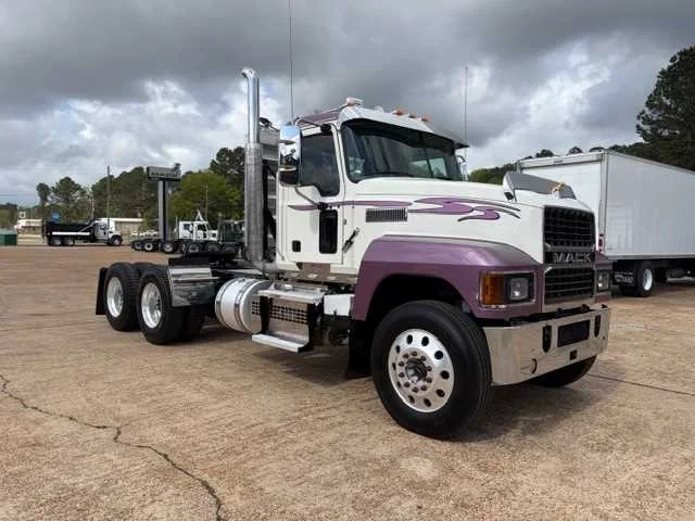2021 Mack Pinnacle - image 9