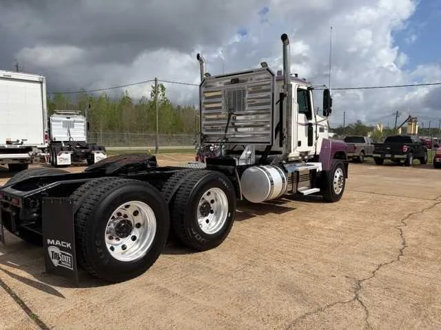 2021 Mack Pinnacle - image 6