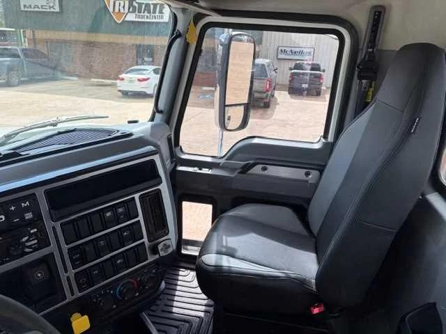 2021 Mack Pinnacle - image 14