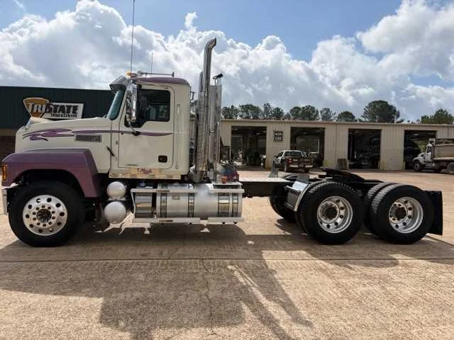 2021 Mack Pinnacle - image 3