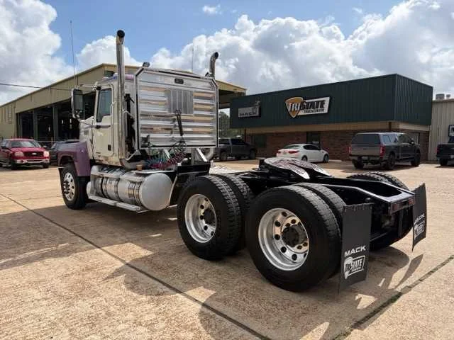 2021 Mack Pinnacle - image 4