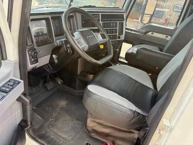 2021 Mack Pinnacle - image 11