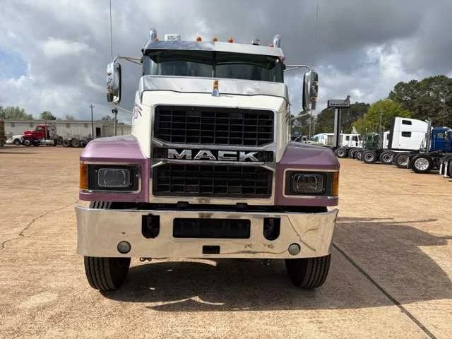 2021 Mack Pinnacle - image 8