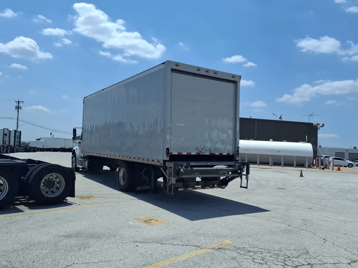2020 Freightliner M2 106 in Fort Worth, TX — photo 6