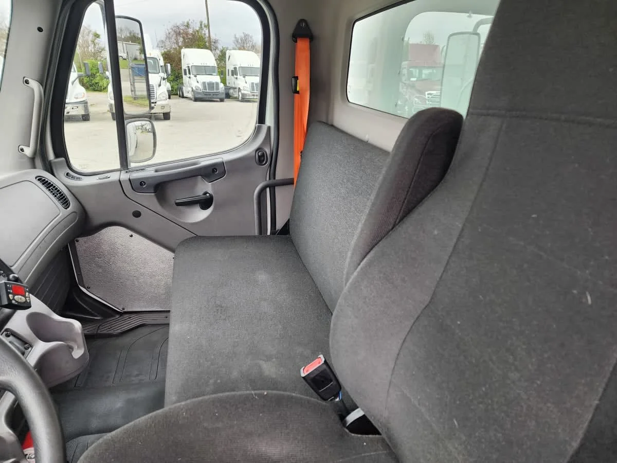 2018 Freightliner M2 106 - image 8