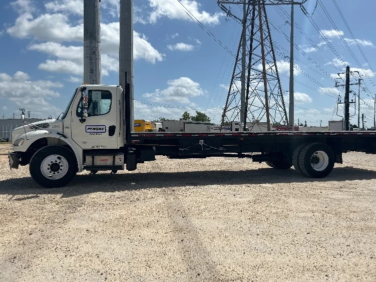 2019 Freightliner M2 106 - image 4
