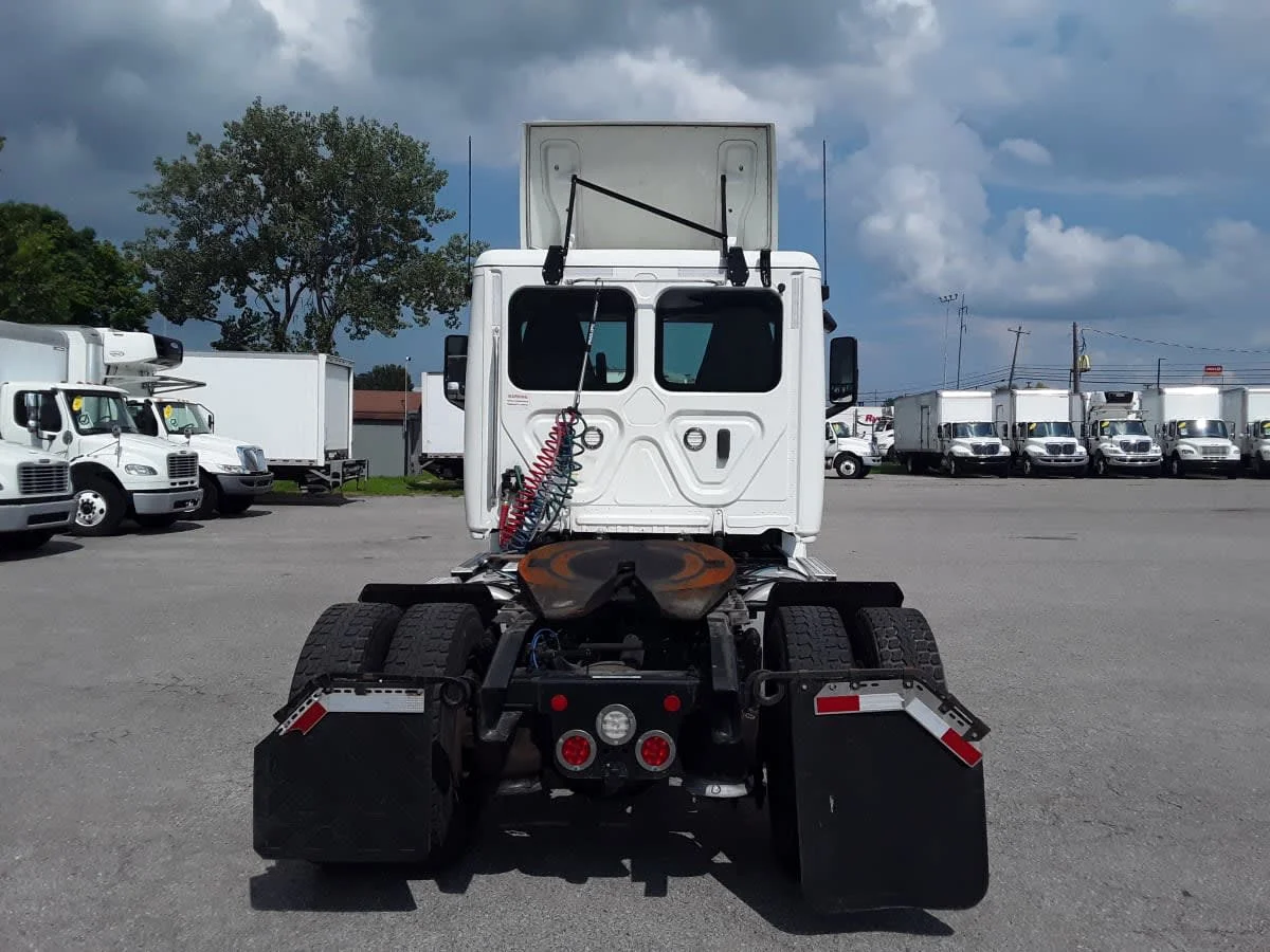 2020 Freightliner Cascadia in La Vergne, TN — photo 5