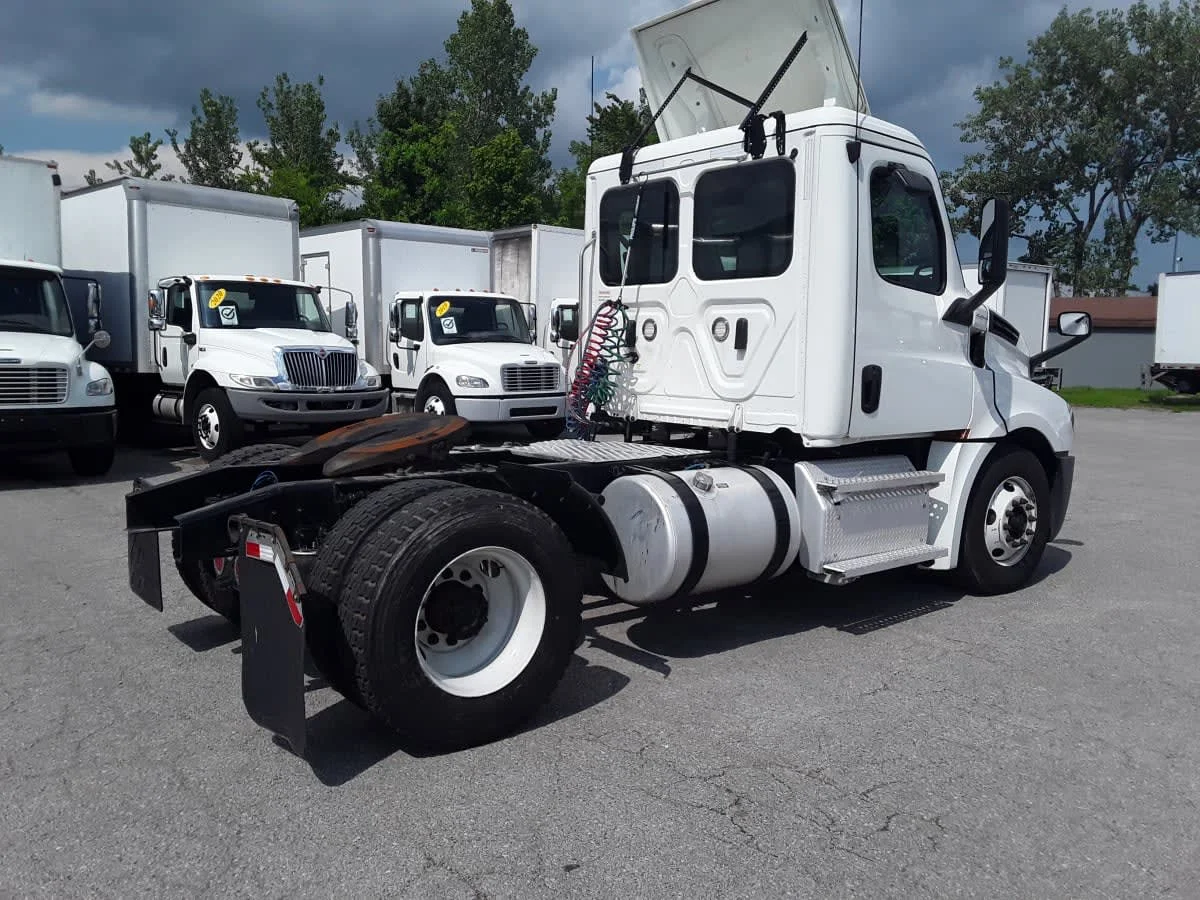2020 Freightliner Cascadia in La Vergne, TN — photo 4