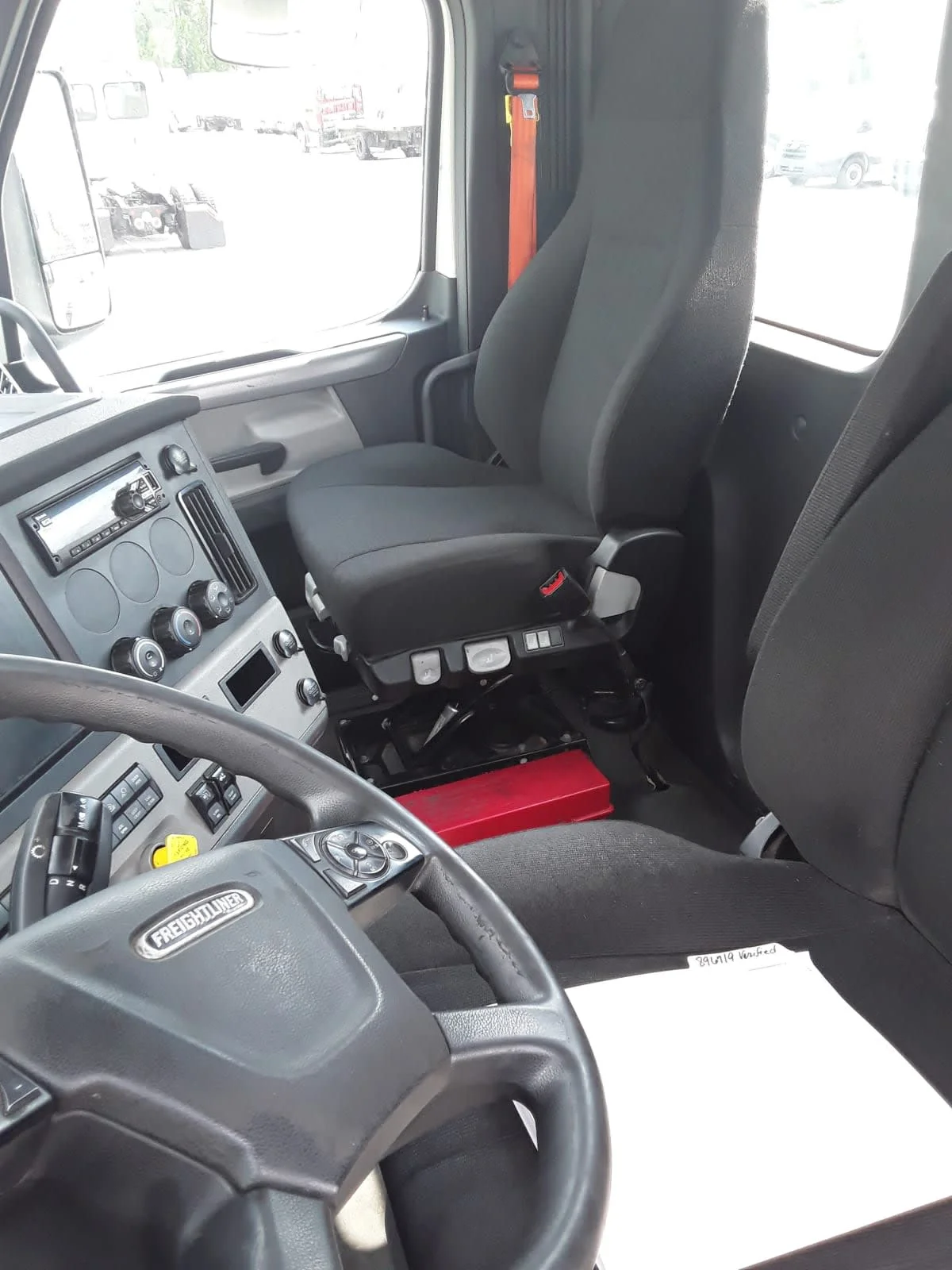 2020 Freightliner Cascadia in La Vergne, TN — photo 7