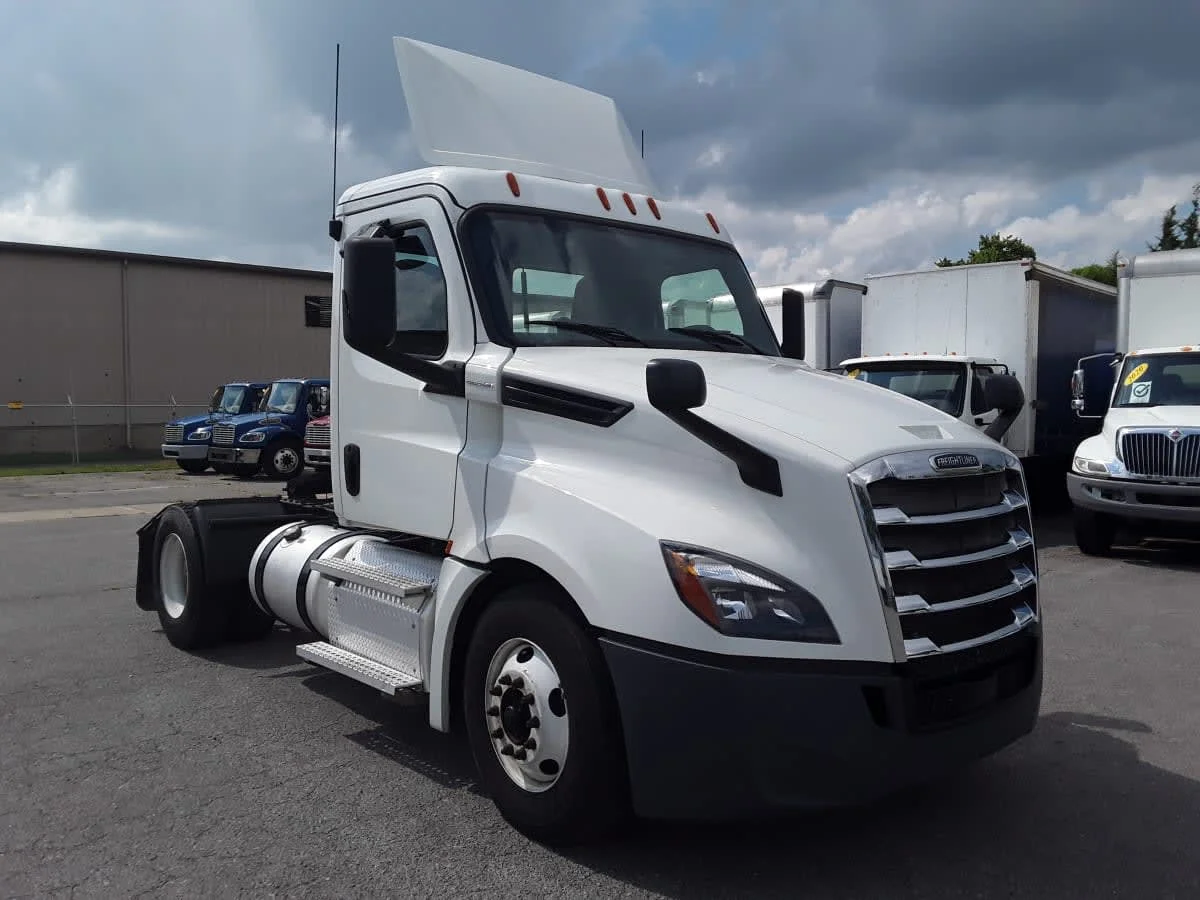 2020 Freightliner Cascadia in La Vergne, TN — photo 3