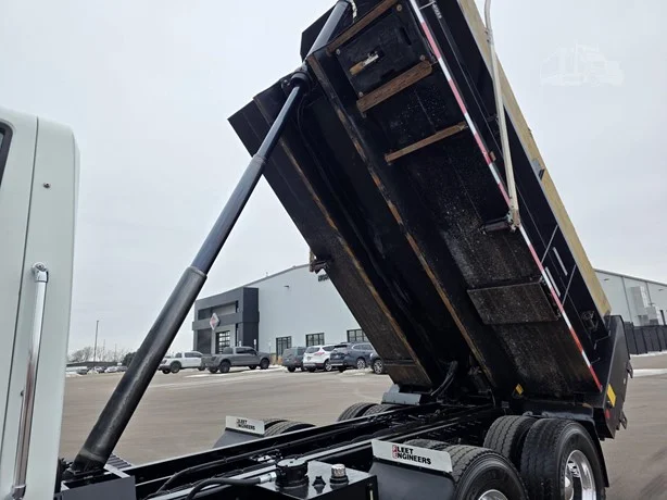 2020 International HV - image 36