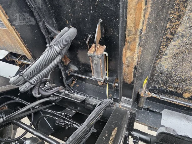 2020 International HV - image 40