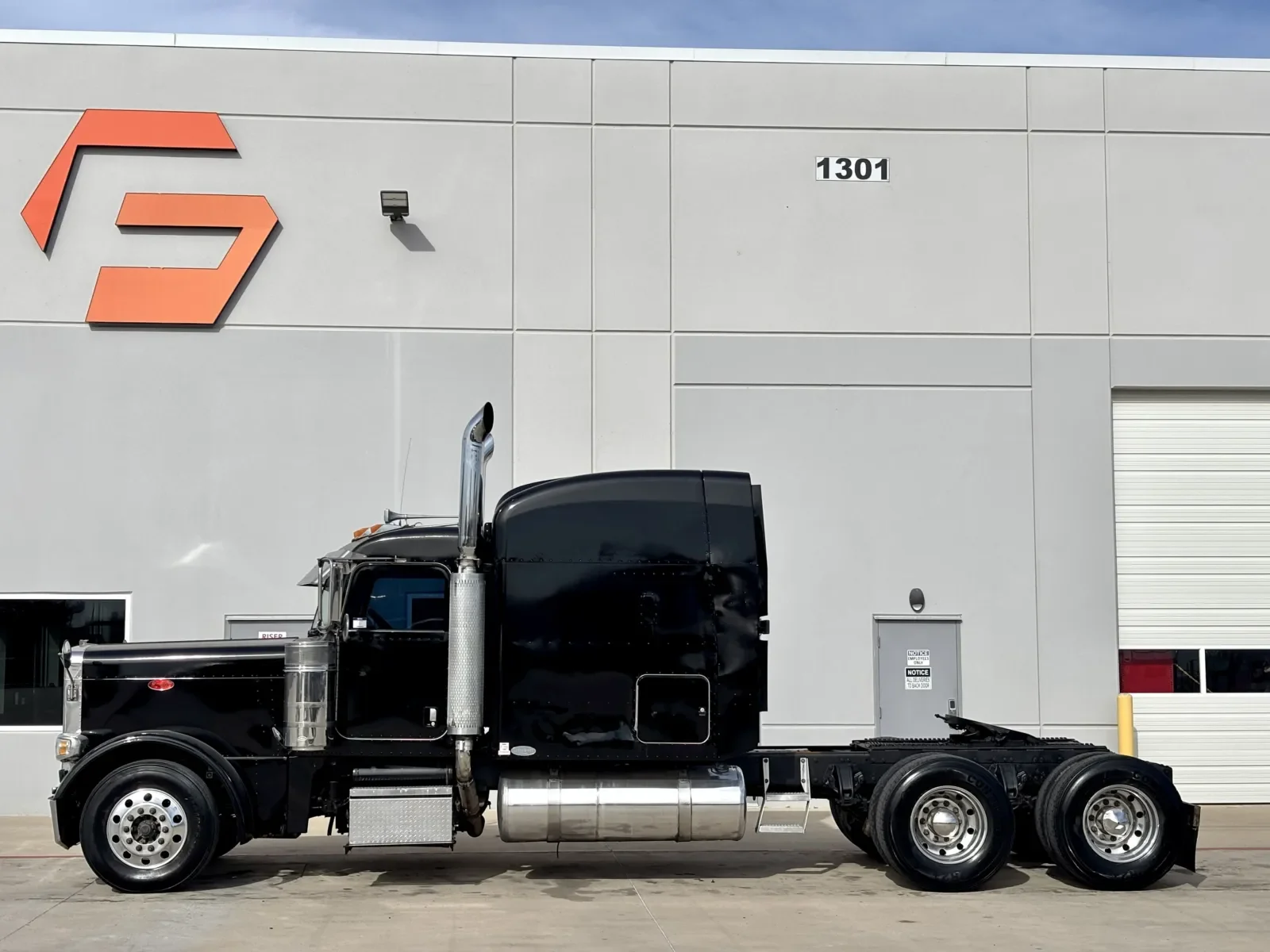 2006 Peterbilt 379 in Hutchins, TX — photo 4