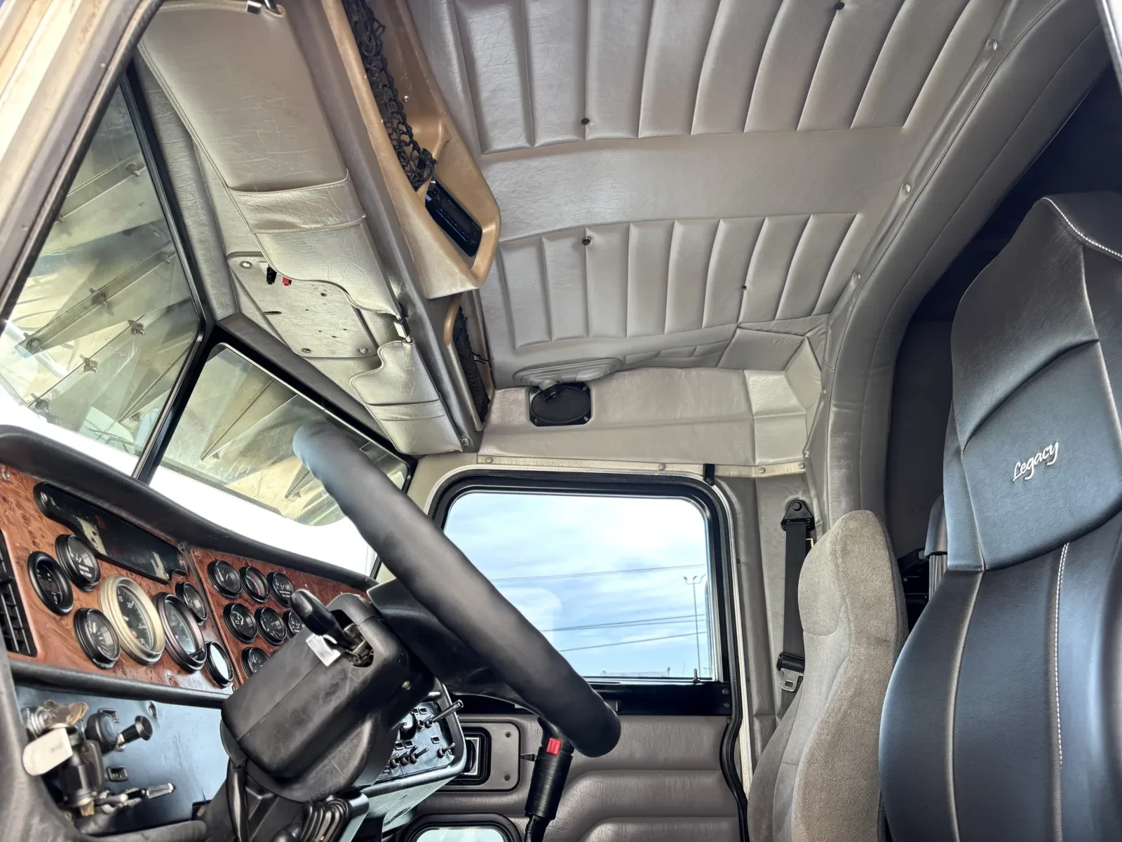 2006 Peterbilt 379 in Hutchins, TX — photo 14