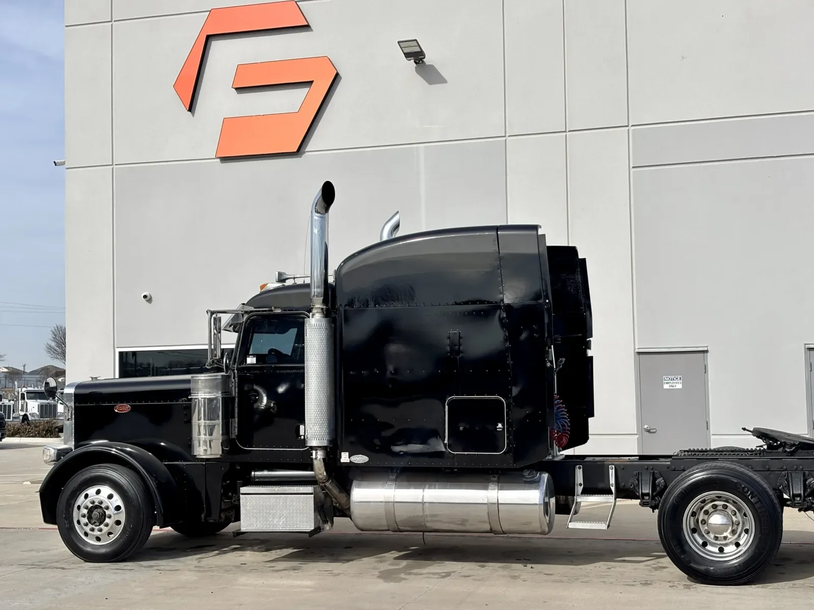 2006 Peterbilt 379 in Hutchins, TX — photo 8