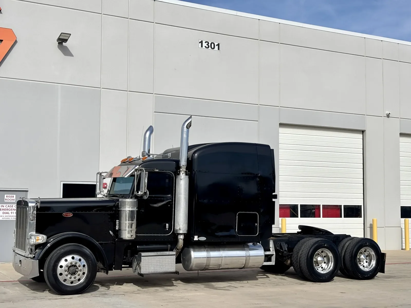 2006 Peterbilt 379 in Hutchins, TX — photo 2