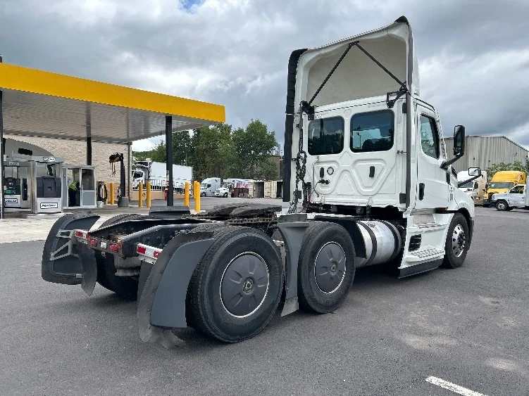 2023 Freightliner Cascadia in Monmouth Junction, NJ — photo 7