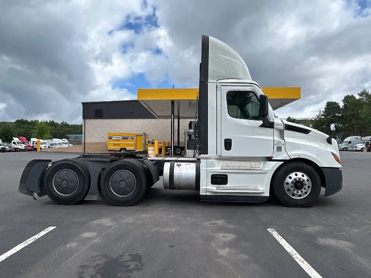 2023 Freightliner Cascadia in Monmouth Junction, NJ — photo 8