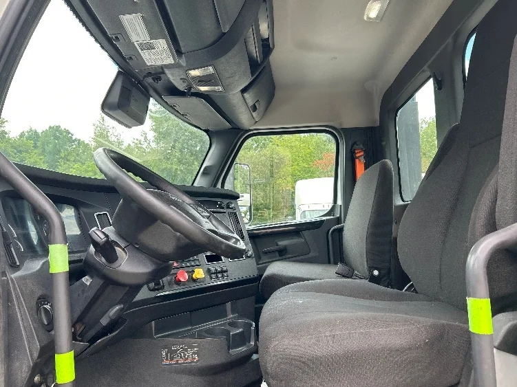 2023 Freightliner Cascadia in Monmouth Junction, NJ — photo 10