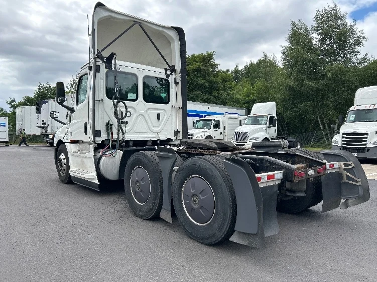 2023 Freightliner Cascadia in Monmouth Junction, NJ — photo 5