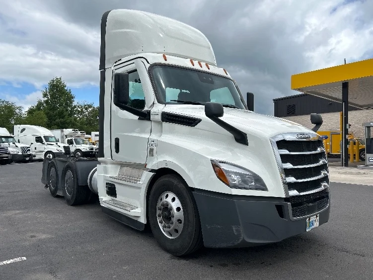 2023 Freightliner Cascadia in Monmouth Junction, NJ